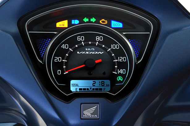 Mặt đồng hồ của xe được bổ sung màn hình hiển thị LED. Đặc biệt, chỉ số ECO mới được thiết lập trên mặt đồng hồ thông báo cho người dùng về tình trạng tiêu thụ nhiên liệu của xe, từ đó giúp khách hàng có sự điều chỉnh phù hợp nhất để xe được vận hành ở mức độ tiết kiệm nhiên liệu.