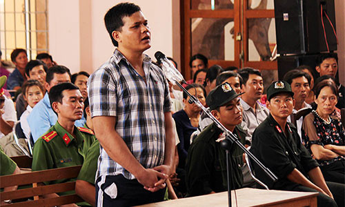 Bị cáo Đức tại toà.