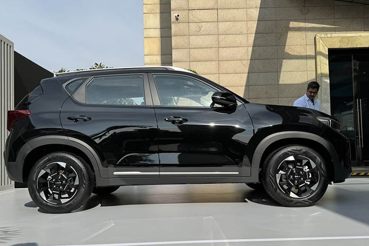 Về kích thước, Kia Sonet 2024 có chiều dài x rộng x cao lần lượt là 4.110 x 1.790 x 1.625 mm và chiều dài cơ sở 2.500 mm. Số đo này đã có sự thay đổi so với phiên bản cũ.