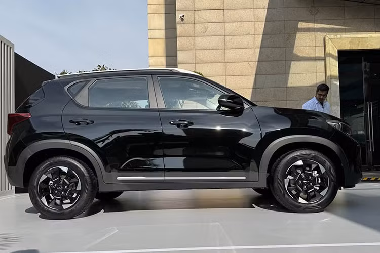 Về kích thước, Kia Sonet 2024 có chiều dài x rộng x cao lần lượt là 4.110 x 1.790 x 1.625 mm và chiều dài cơ sở 2.500 mm. Số đo này đã có sự thay đổi so với phiên bản cũ.