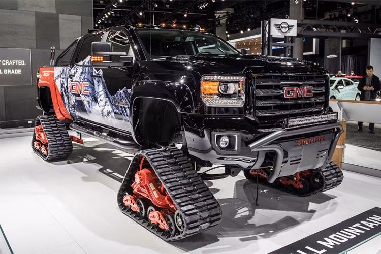 Sau khi phát hành những hình ảnh đầu tiên, hãng xe Mỹ GMC chính thức giới thiệu chiếc xe bán tải GMC Sierra 2500HD All Mountain tại triển lãm Los Angeles 2017. 