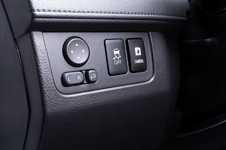 Được trang bị thêm camera hành trình kỹ thuật số trước/sau giúp người lái dễ dàng giám sát vị trí xe, ghi lại toàn bộ quãng đường di chuyển và tăng cường an toàn khi tham gia giao thông, Mitsubishi Xpander và Xpander Cross phiên bản đặc biệt sẽ góp phần giúp khách hàng an tâm, vững tay lái hơn xuyên suốt mỗi chuyến đi.