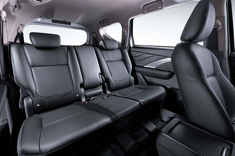 Động cơ của cả hai mẫu xe này cũng không thay đổi so với bản hiện tại, vẫn là loại 1,5 lít, công suất 103 mã lực, mô-men xoắn 141 Nm, kết hợp số tự động 4 cấp.