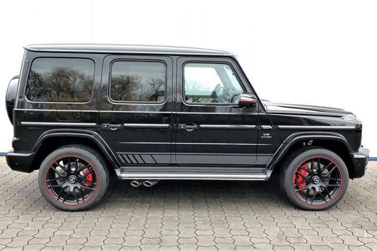 Cả hai chiếc Mercedes-AMG G63 đời 2019 mới xuất hiện tại Việt Nam đều thuộc phiên bản đặc biệt Edition 1. Trong đó, chiếc màu xám ít lộ ảnh nội thất trên mạng xã hội, theo giới chơi xe cho hay "ông vua địa hình" G63 Edition 1 2019 màu xám này thuộc sở hữu của đại gia siêu xe đình đám Việt Nam - Minh Nhựa. 