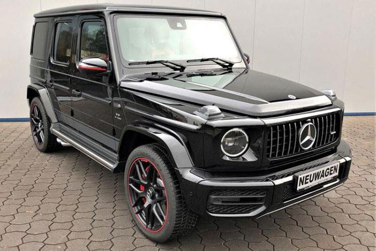 Mặc dù chưa được công bố mức giá chính xác, nhưng mới đây giá xe Mercedes-AMG G63 Edition 1 2019 đã được một doanh nghiệp kinh doanh xe nhập khẩu không chính hãng chào bán ở mức khoảng 14 tỷ đồng. Hiện tại, chiếc SUV địa hình "hàng khủng" này vẫn chưa có xe chính hãng tại Việt Nam.