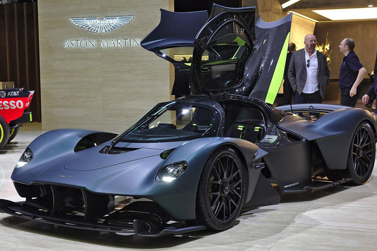 Theo nhiều dân chơi siêu xe - Messi chọn Koenigsegg Gemera vừa đủ chỗ cho 1 gia đình khi cần thiết nhưng số tiền vẫn còn dư để làm 1 cặp Pagani Huayra và Bugatti Chiron. Với mức quý đổi ra khoảng 89 tỷ đồng cho mức lương 1 tháng này có thể giúp Lionel Messi chọn du thuyền để chơi.