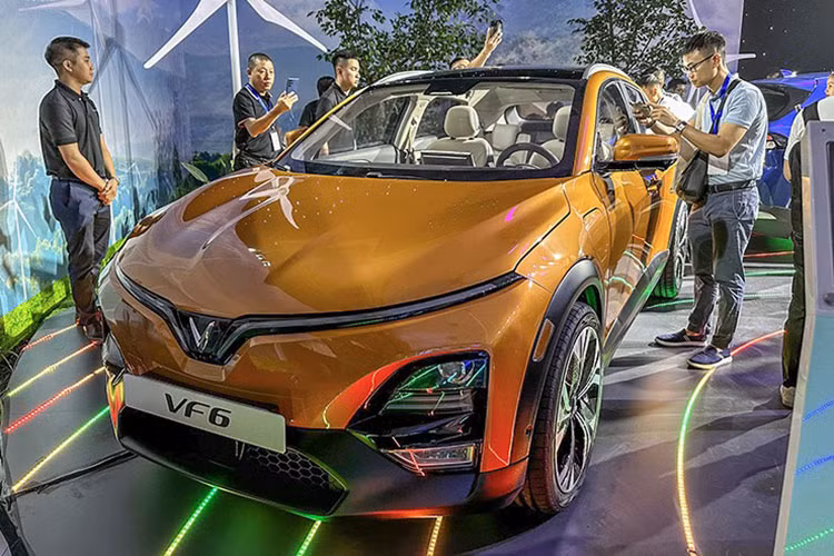 Bo GTVT de xuat giam hon 20 trieu dong cho nguoi mua oto dien