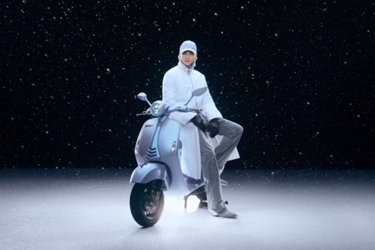 Như thường lệ, mỗi năm Piaggio đều tung ra phiên bản giới hạn của Vespa 946 lấy chủ đề là linh vật của năm theo lịch âm. Năm nay với linh vật là rắn (năm 2025 là năm Ất Tỵ), và nhà sản xuất Ý mới đây đã chính thức giới thiệu Vespa 946 Snake 2025 mới.