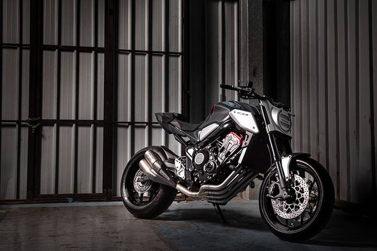 Mẫu xe Honda CB650R 2019 hoàn toàn mới sắp được bán chính hãng tại Việt Nam. Theo thông tin từ phía đại lý môtô phân khối lớn Honda chính hãng tại TP HCM cho hay, mức giá của mẫu xe này sẽ vào khoảng hơn 200 triệu đồng. Đây hiện là dòng xe môtô tầm trung khá "hot".