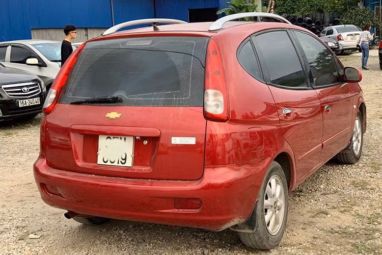 Bên dưới nắp ca-pô Chevrolet Vivant 2008 là khối động cơ 1.6L, công suất 105 mã lực. Chevrolet Vivant 2008 chỉ tích hợp những tiện nghi cơ bản, nếu không muốn nói là thua hẳn về mặt tính năng so với các mẫu xe đời mới hiện nay.