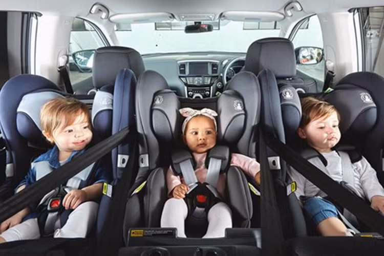 Nhung luu y can thiet khi cho tre nho bang oto