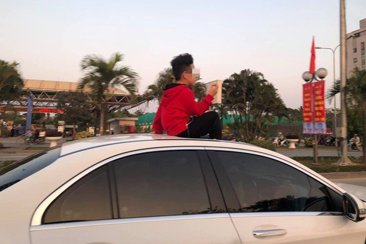 Nhung luu y can thiet khi cho tre nho bang oto-Hinh-3