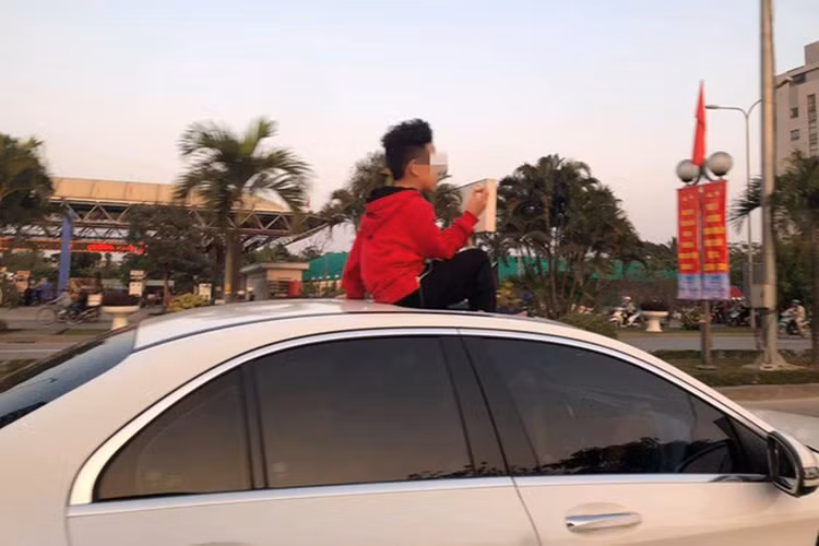 Nhung luu y can thiet khi cho tre nho bang oto-Hinh-3