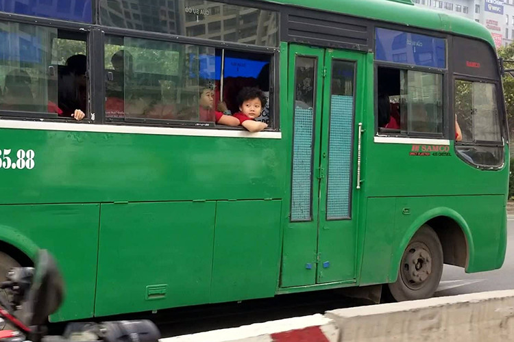 Nhung luu y can thiet khi cho tre nho bang oto-Hinh-2