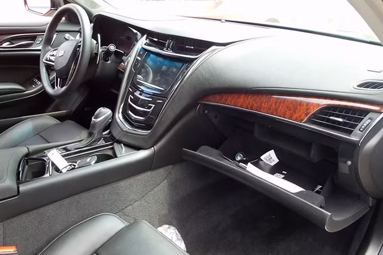 Bản thân không gian nội thất cũng được bổ sung màu sắc và bộ phụ kiện mới, phù hợp với phong cách hiện đại, đa nhiệm.