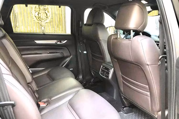 Bên cạnh các công nghệ an toàn phổ biến, Mazda CX-8 sở hữu thêm kiểm soát hành trình chủ động (chủ động phanh khi xe phía trước giảm tốc độ), phanh khẩn cấp tự động, camera 360. X