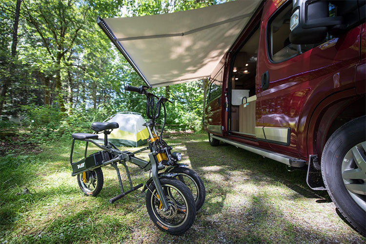 Xe đạp điện Mylo được kết hợp lại từ hai bộ pin cho xe chạy quãng đường 32-48 km sau mỗi lần sạc. Người dùng có thể sạc đầy pin xe trong 3 tiếng.