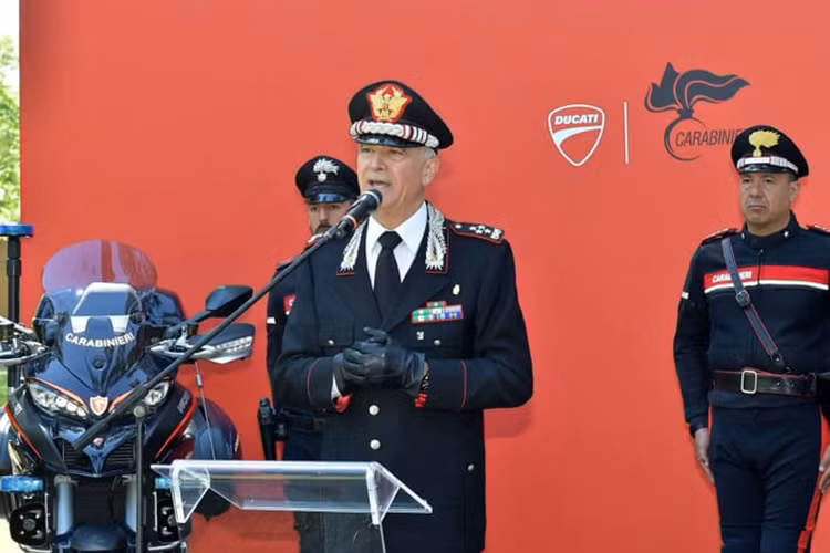Những chiếc môtô phân khối lớn này sẽ được dùng cho nhiệm vụ can thiệp nhanh và kiểm soát tại các thành phố lớn của Ý, bắt đầu từ Milan cũng như Rome. Ngoài ra, những chiếc Ducati Multistrada 1200 còn được lực lượng cảnh sát Carabinieri dùng trong Hội nghị G7 sắp tới, diễn ra ở Taormina từ 26-27/5/2017.