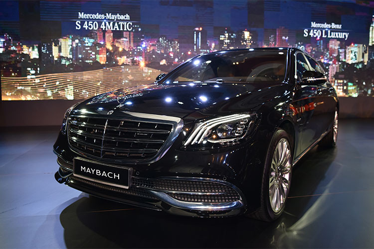 Bên cạnh S 450 L và S 450 L Luxury, Mercedes-Benz Việt Nam cũng ra mắt mẫu Mercedes-Maybach S 450 4MATIC với giá bán 7,199 tỷ đồng. Hai phiên bản Mercedes-Maybach S 560 4MATIC và Mercedes-Maybach S 650 dự kiến sẽ được trình làng trong Quý III, năm 2018 với mức giá lần lượt là 11,099 và 14,499 tỷ đồng (đã bao gồm thuế GTGT).