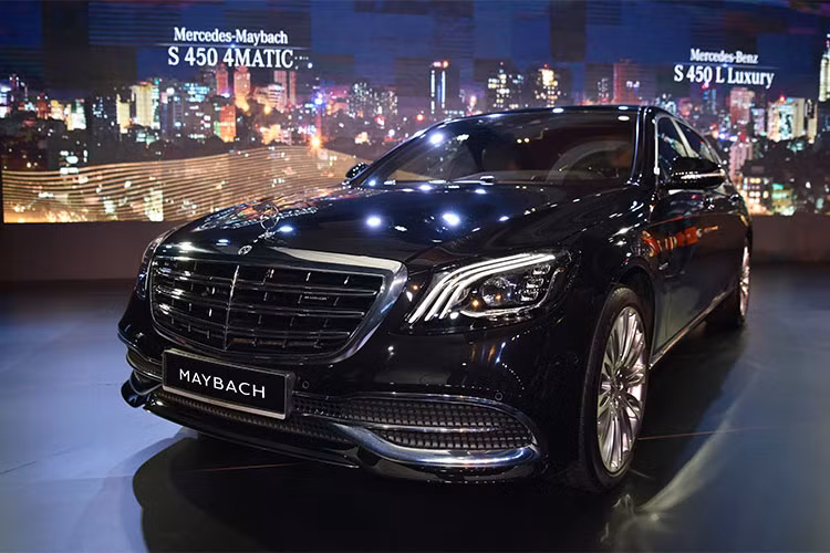 Bên cạnh S 450 L và S 450 L Luxury, Mercedes-Benz Việt Nam cũng ra mắt mẫu Mercedes-Maybach S 450 4MATIC với giá bán 7,199 tỷ đồng. Hai phiên bản Mercedes-Maybach S 560 4MATIC và Mercedes-Maybach S 650 dự kiến sẽ được trình làng trong Quý III, năm 2018 với mức giá lần lượt là 11,099 và 14,499 tỷ đồng (đã bao gồm thuế GTGT).