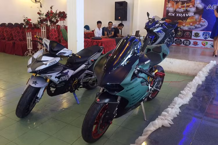 Được biết, mặc dù chỉ mới đi vào hoạt động được hơn 2 năm nhưng Clb Ex Travel đã co nhiều hoạt động bổ ích dành cho các thành viên như; dã ngoại, lái xe an toàn, đi tour... đặc biệt là những chương trình từ thiện ý nghĩa mà họ thường xuyên tham gia tại các tỉnh phía Nam.