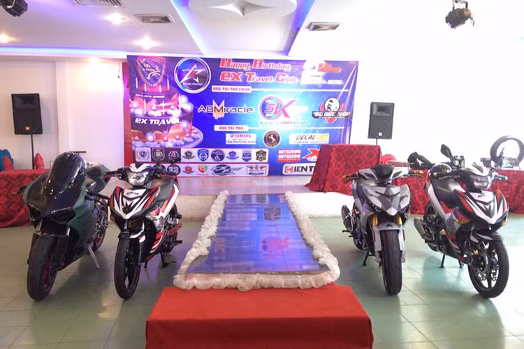CLB Ex Travel tại vừa tổ chức buổi kỷ niệm 2 năm thành lập, đây là Clb dành cho những người đam mê dòng xe côn tay cỡ nhỏ Yamaha Exciter tại TP HCM. Mặc dù mới hoạt động được hơn 2 năm nhưng đã khá nhiều thành viên tham gia.
