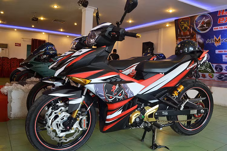 Những buổi offline của câu lạc bộ cũng thu hút thành viên tham gia. Trong buổi lễ sinh nhật 2 tuổi của Clb Ex Travel - ngoài các thành viên của Clb, còn có sự tham gia của nhiều người bạn tại các diễn đàn Yamaha Exciter khu vực phía Nam.