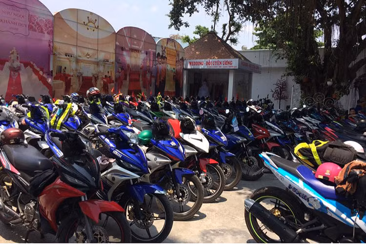 Dàn xe với khoảng gần 200 xe đến từ 16 Clb chơi xe khác nhau góp mặt. Từ mẫu Exciter 135, Exciter 150 cho tới những chiếc Exciter đời đầu - mỗi chiếc một vẻ theo phong cách người chơi.