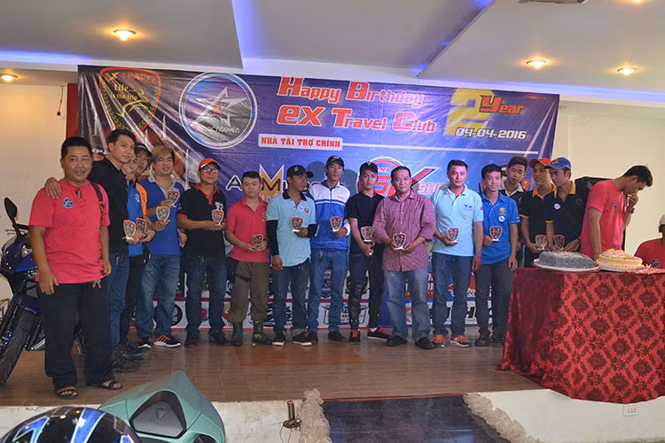 Buổi gặp mặt lần này không chỉ là dịp để những người yêu mến dòng xe Exciter trao đổi, chia sẻ những kinh nghiệm của bản thân về xe cộ... mà bên cạnh đó họ còn giúp nhau tích luỹ thêm những kinh nghiệm cho những chuyến đi và cả những hoạt động xã hội bổ ích.
