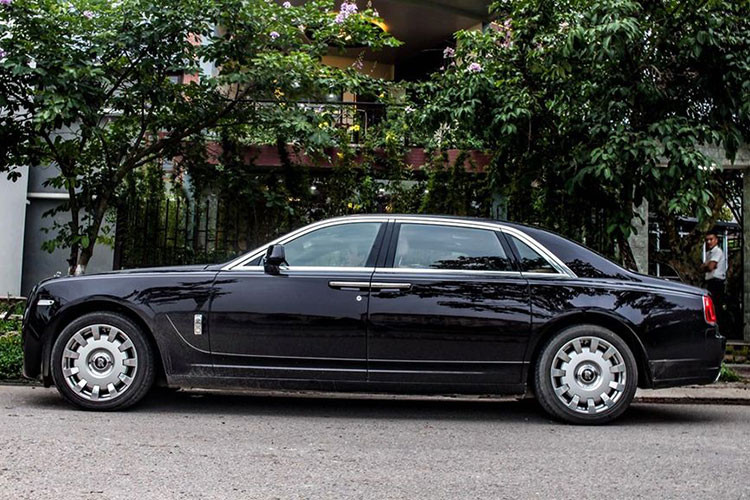 Theo những "nhà luận biển" số xe, con số 8 là con số may mắn, đem lại tiền tài, danh vọng cho chủ sở hữu. Không chỉ vậy, nhiều người còn cho rằng nếu đọc lái đi phát âm số 8 theo tiếng Trung Quốc thì sẽ được chữ "phát" như vậy người có được con số này tiền bạc sẽ ngày một nhiều hơn, mọi việc đều phát triển thuận lợi.