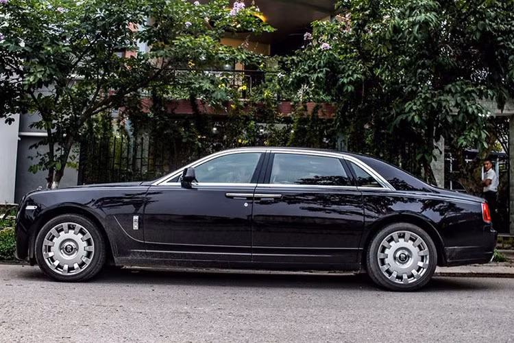 Theo những "nhà luận biển" số xe, con số 8 là con số may mắn, đem lại tiền tài, danh vọng cho chủ sở hữu. Không chỉ vậy, nhiều người còn cho rằng nếu đọc lái đi phát âm số 8 theo tiếng Trung Quốc thì sẽ được chữ "phát" như vậy người có được con số này tiền bạc sẽ ngày một nhiều hơn, mọi việc đều phát triển thuận lợi.