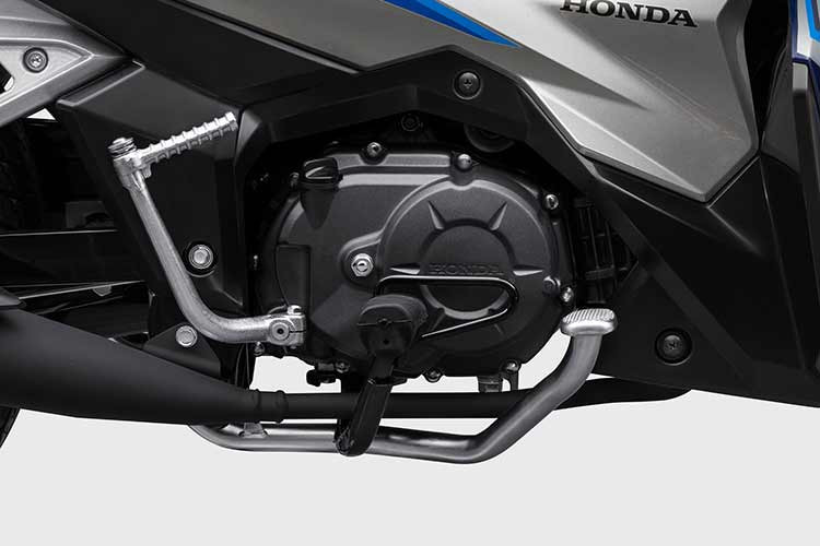 Hộc đựng đồ dưới yên có khả năng chứa một mũ bảo hiểm nửa đầu cùng các vật dụng cá nhân. Xe còn có ổ khóa đa năng 4 trong 1 gồm khóa điện, khóa từ, khóa cổ và khóa yên có khả năng chống rỉ sét. 