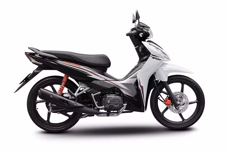 Wave RSX FI 2024 tiếp tục được trang bị động cơ 110cc, 4 kỳ, xi-lanh đơn, phun xăng điện tử PGM-FI đáp ứng tiêu chuẩn khí thải Euro 3. Đặc biệt, hệ thống phun xăng điện tử PGM-FI được trang bị trên tất cả phiên bản, cung cấp lượng nhiên liệu phù hợp với từng điều kiện vận hành.