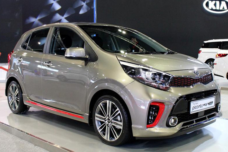 Cụ thể, giá bán Kia Picanto 2019 phiên bản GT-Line sẽ từ 57.888 RM (khoảng 330,6 triệu đồng) chưa bao gồm các khoản thuế phí, mức giá bán này cao hơn khoảng 8.000 RM (khoảng 44,8 triệu đồng) so với phiên bản EX tiêu chuẩn đang bán tại Malaysia.