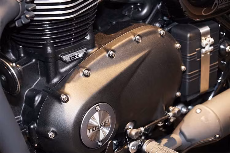 Xe vẫn sở hữu động cơ 8 van làm mát bằng nước 1200 cc SOHC, đạt công suất tối đa 76 mã lực tại vòng tua 6100 rpm và mô-men xoắn cực đại lên tới 106 Nm đạt được chỉ ở 4000 rpm, hệ thống giữ ga tự động cruise control thế hệ mới. Đi kèm với động cơ là hộp số 6 cấp và xả kép.