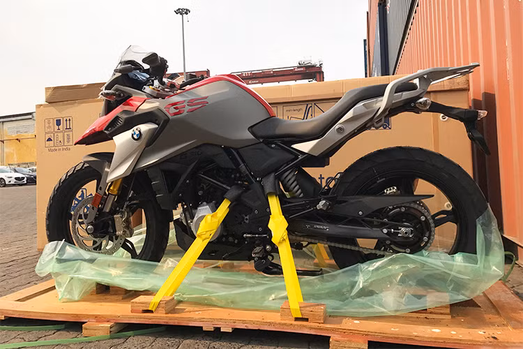 Động cơ cho công suất tối đa 34 mã lực cùng với mô-men xoắn cực đại 27,9 Nm. Theo BMW, là một sản phẩm toàn cầu và hướng chủ yếu tới các thị trường đang phát triển, chiếc xe có thể sử dụng được mọi loại xăng. Ngoài ra, động cơ còn kết hợp với hộp số 6 cấp và hệ truyền động dây đai với vòng tua máy cực đại 10.500 vòng/phút.