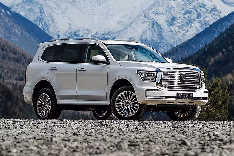 Kế hoạch ra mắt Tank 500 tại Việt Nam đã được GWM úp mở trên fanpage. Bên cạnh đó, đại lý tiết lộ Tank 500 sẽ về nước vào quý I/2025 sau sau khi hãng hoàn thành việc giới thiệu Haval Jolion (quý III/2024) và Tank 300 (quý IV/2024).