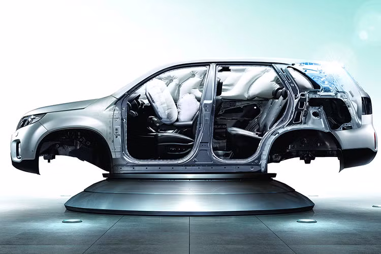 Giữa tháng trước, thương hiệu xe ôtô Kia tại Việt Nam vừa thông báo tromng tháng 10/2017 sẽ giảm 26 triệu cho phiên bản rẻ nhất của Sorento là 2WD GAT, từ 815 triệu xuống 789 triệu. Cùng ưu đãi bảo hiểm vật chất, chi phí khách bỏ ra chỉ khoảng 780 triệu, chưa kể lăn bánh.