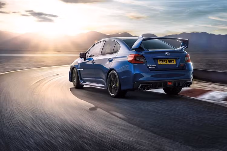 Về nội thất, bên trong của mẫu xe thể thao WRX STI phiên bản đặc biệt nhà Subaru này, hãng xe đình đám Nhật Bản sẽ sử dụng hai màu chủ đạo là đỏ và đen dành cho nó. Bộ ghế Recaro đỏ đen, cùng bảng điều khiển, bệ cửa và tay lái với những đường chỉ khâu và dây an toàn bằng màu đỏ.