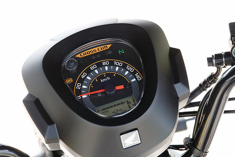 Bản cập nhật năm 2025 vẫn giữ màu Matte Jeans Blue Metallic (ra mắt từ tháng 12/2023), cùng với hai màu chủ đạo khác: Matte Armored Green Metallic và Pearl Deep Mud Gray.