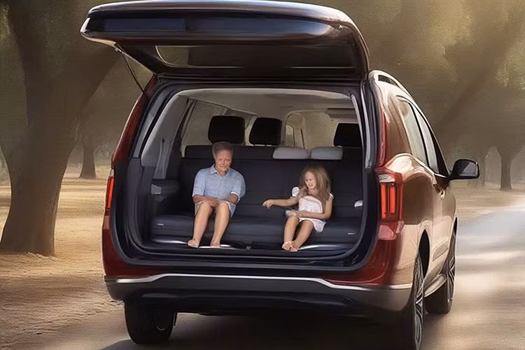 Hiện tại, VinFast chưa công bố thông số động cơ của Limo Green, nhưng xác nhận mẫu xe này sẽ sử dụng pin LFP với tầm vận hành tối đa 470 km sau mỗi lần sạc đầy, tương đương VF 8 Lux. Xe hỗ trợ sạc nhanh DC, chỉ mất khoảng 30 phút để nạp từ 10% lên 70% dung lượng pin.