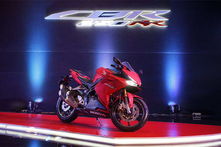 Giá Honda CBR250RR 2018 màu Đen Freedom có giá 59,9 triệu Rupiah (khoảng 96 triệu đồng), hai phiên bản Đỏ sần và Đen Gunpowder có giá 64,725 triệu Rupiah (104 triệu đồng), với trang bị ABS giá 70,725 triệu Rupiah (114 triệu đồng), Phiên bản cao cấp nhất có giá 65,325 triệu Rupiah (105 triệu đồng) và 71,325 triệu Rupiah (115 triệu đồng).