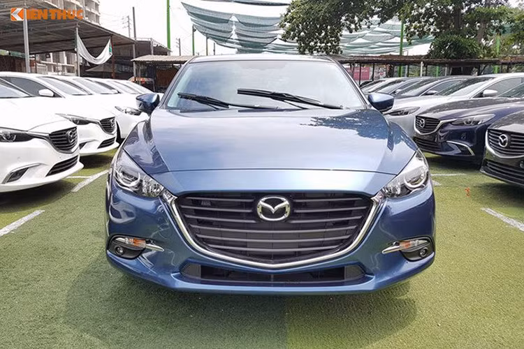 Trong tháng 1/2019 vừa qua, doanh số của mẫu xe ôtô Mazda3 bất ngờ đạt tới 2.123 xe xe và xếp ở vị trí thứ 2. Mazda3 thuộc phân khúc sedan hạng C và đã có bề dày kinh nghiệm chinh chiến tại thị trường xe hơi Việt Nam. Nó được xem là đối thủ cạnh tranh trực tiếp với các mẫu xe như; Honda Civic, Kia Cerato và Toyota Altis.