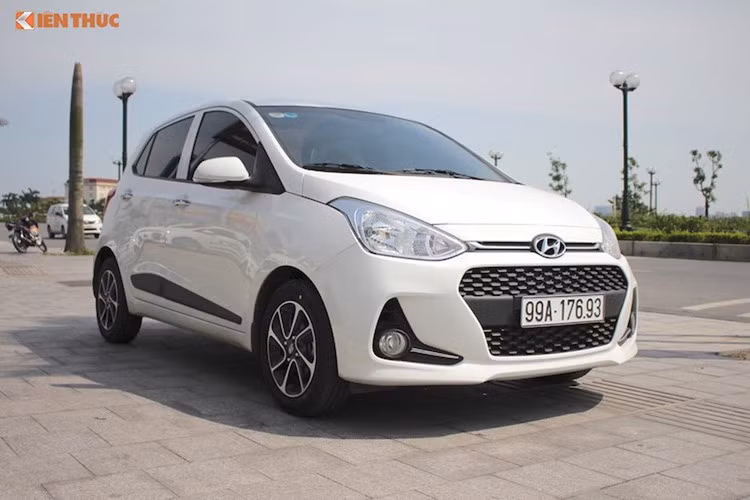 Lại thêm một mẫu xe nữa của nhà Hyundai góp mặt trong bảng tổng soát lần này, đó là Hyundai Grand i10 với 1.680 xe đứng ở vị trí thứ 6 chung cuộc. Trước khi Accent phiên bản mới được ra mắt thì Grand i10 mới là mẫu xe bán chạy nhất của thương hiệu Hàn Quốc và cùng với Toyota Vios tạo nên cuộc đua “song mã” vô cùng sôi động lúc bấy giờ.