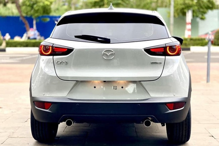 Với bản tiêu chuẩn mới, Mazda CX-3 trở thành mẫu SUV cỡ B có giá niêm yết thấp nhất Việt Nam, rẻ hơn cả MG ZS (khởi điểm 538 triệu đồng). Tất nhiên, bản tiêu chuẩn mới cũng sẽ có trang bị sơ sài hơn so với 3 bản còn lại.