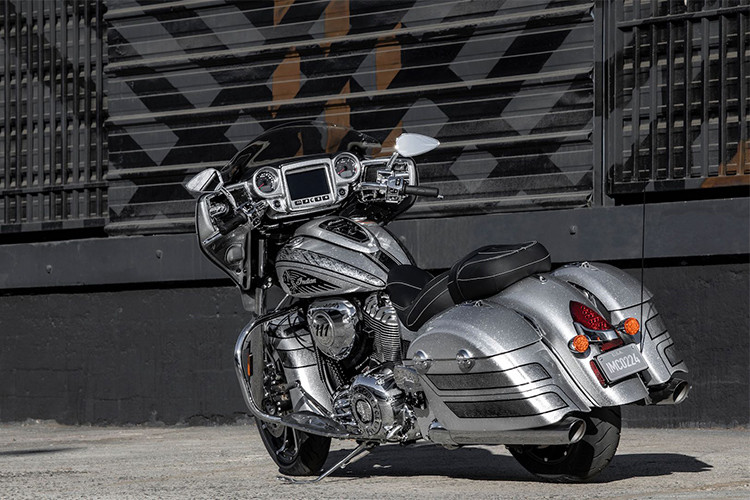 Tương tự như Chief và các dòng xe của Indian, khách hàng cũng có thể lựa chọn các phụ kiện chính hãng cho chiếc xe như chụp lọc gió, cặp ống xả slip-on, nắp thùng sau nâng cấp... cùng nhiều chi tiết khác.