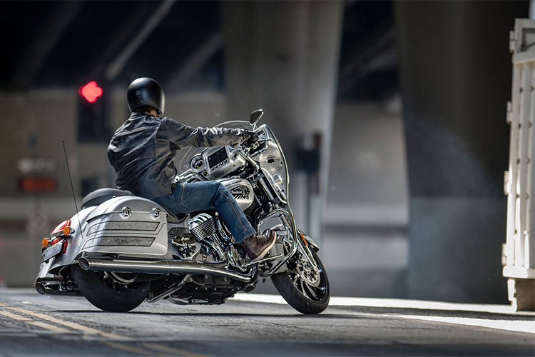 Với độ kì công trong việc thực hiện lớp sơn mới, Indian Chieftain Elite 2018 sẽ được phân phối có số lượng giới hạn theo từng nước khác nhau.