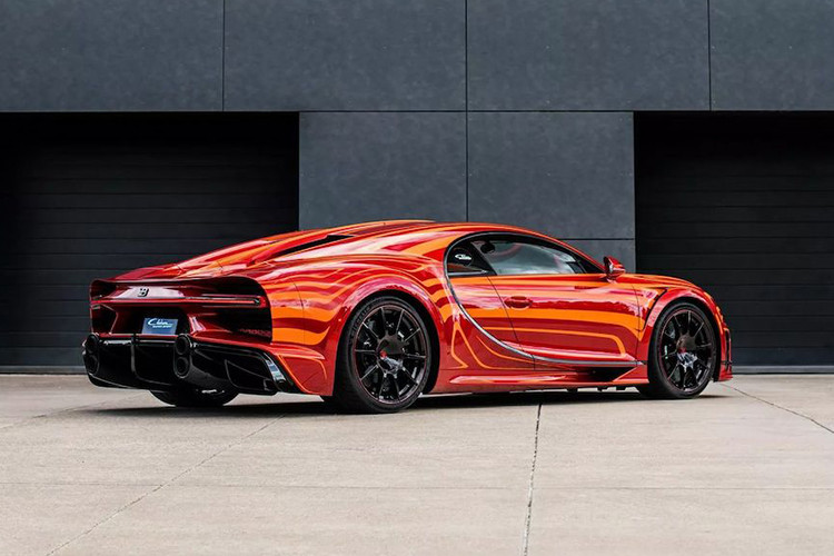 Chiếc xe được mệnh danh là 'Coup de Foudre' , hay "sét đánh" bởi những đường sơn xanh giống sét đánh trên bầu trời đêm. Nhưng ngoài ra, "Coup de Foudre" cũng là từ lóng trong tiếng Pháp để chỉ tình yêu sét đánh từ cái nhìn đầu tiên.