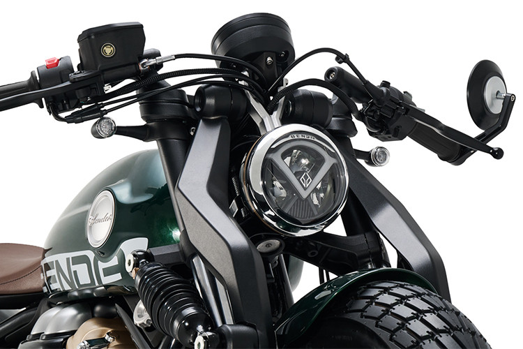 Napoleon 250 có thiết kế pha trộn giữa cổ điển và hiện đại. Xe sử dụng đèn chiếu sáng LED dạng tròn, gương "gù", yên solo đặc trưng dòng bobber. Những tấm ốp mạ crôm trên logo ở bình xăng, nắp chụp động cơ, viền đèn pha tạo điểm nhấn hiện đại cho mẫu xe này.