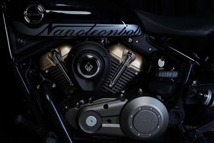 Chiếc xe có thiết kế đặc trưng của một chiếc cruiser chính hiệu, với đặc điểm nổi bật như chiều dài cơ sở dài, yên xe thấp, bình xăng hình giọt nước, và chân ga đặt thẳng kiểu bobber. Xe được trang bị yên solo, tạo nên vẻ ngoài nghiêng về phong cách bobber-cruiser.